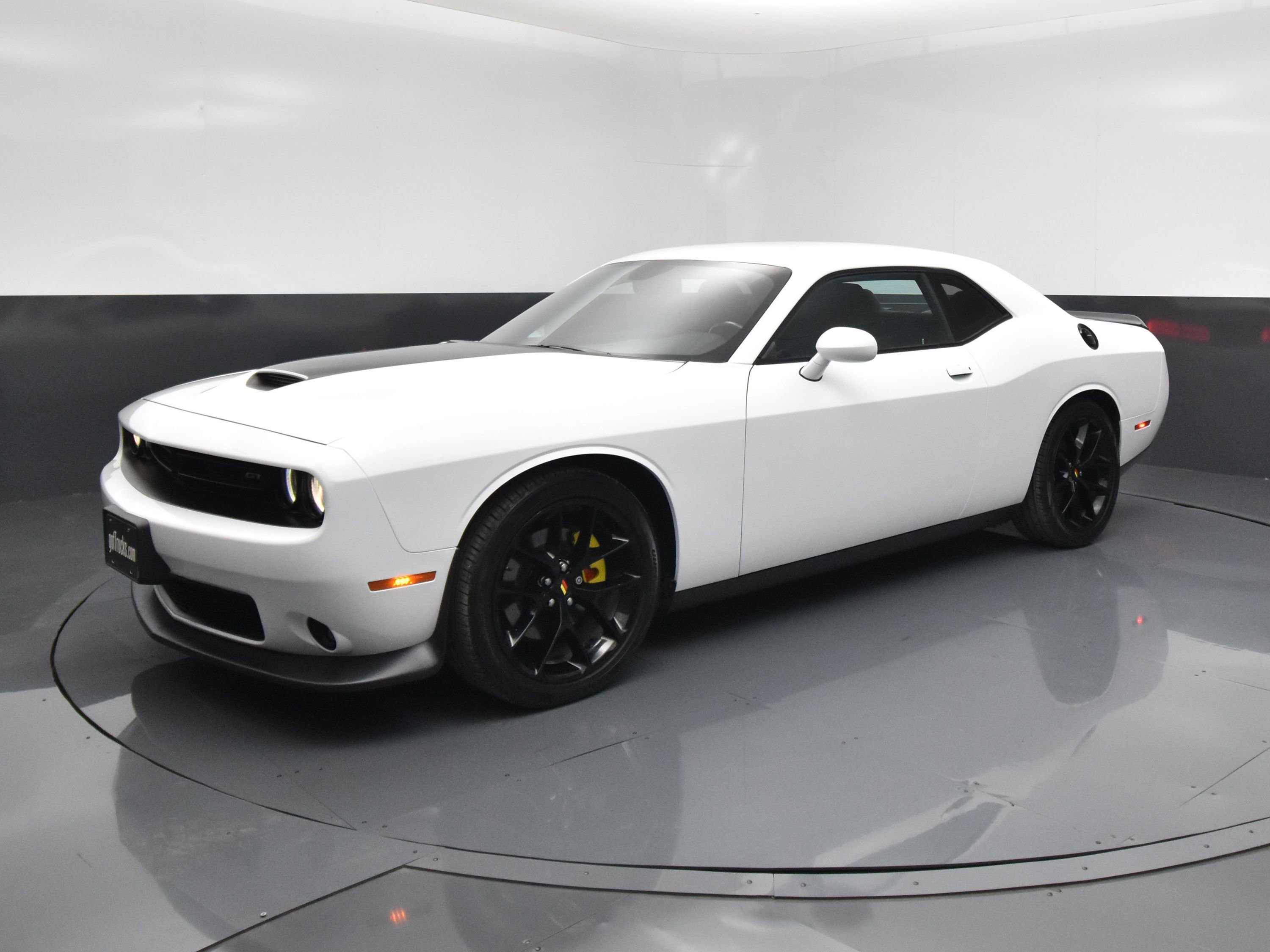 Used 2020 Dodge Challenger GT RWD image 2