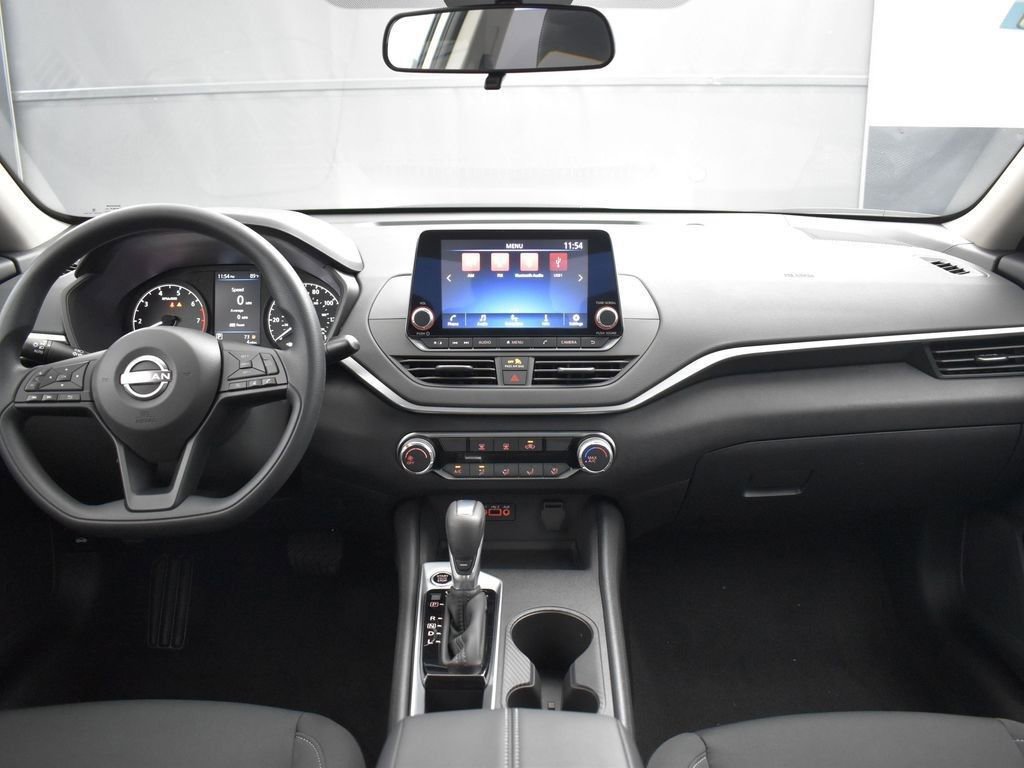 Used 2025 Nissan Altima 2.5 S image 9