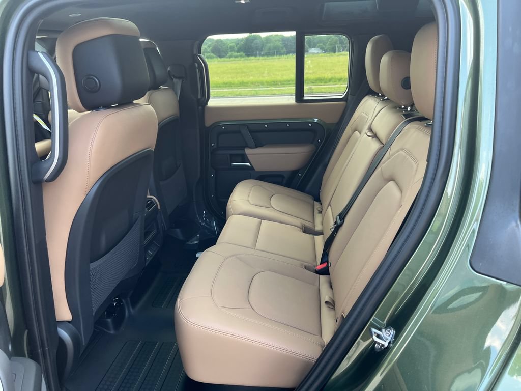 New 2026 Land Rover Defender 110 X-Dynamic SE AWD/4WD image 12
