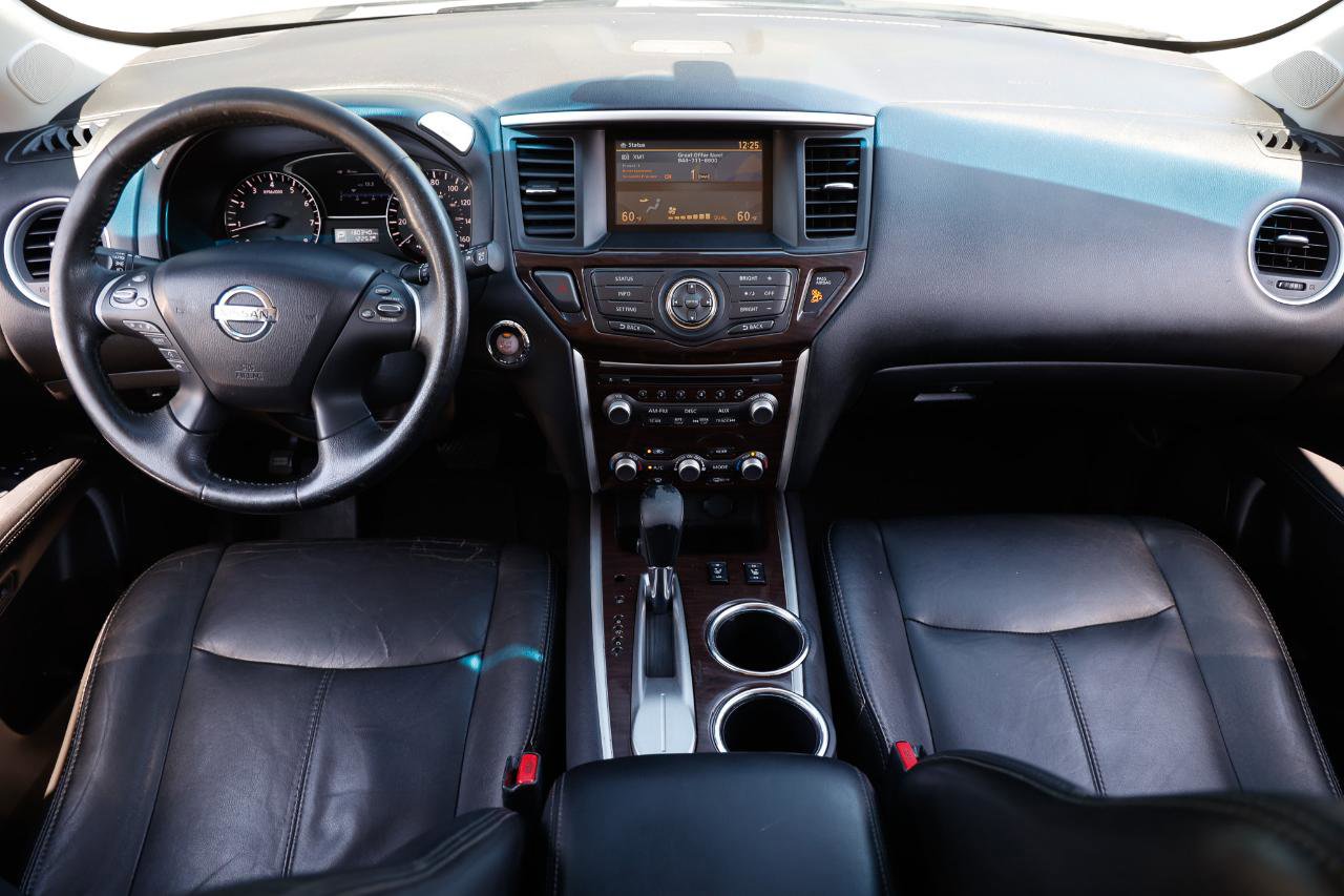 Used 2013 Nissan Pathfinder SL w/ SL Premium Pkg image 2