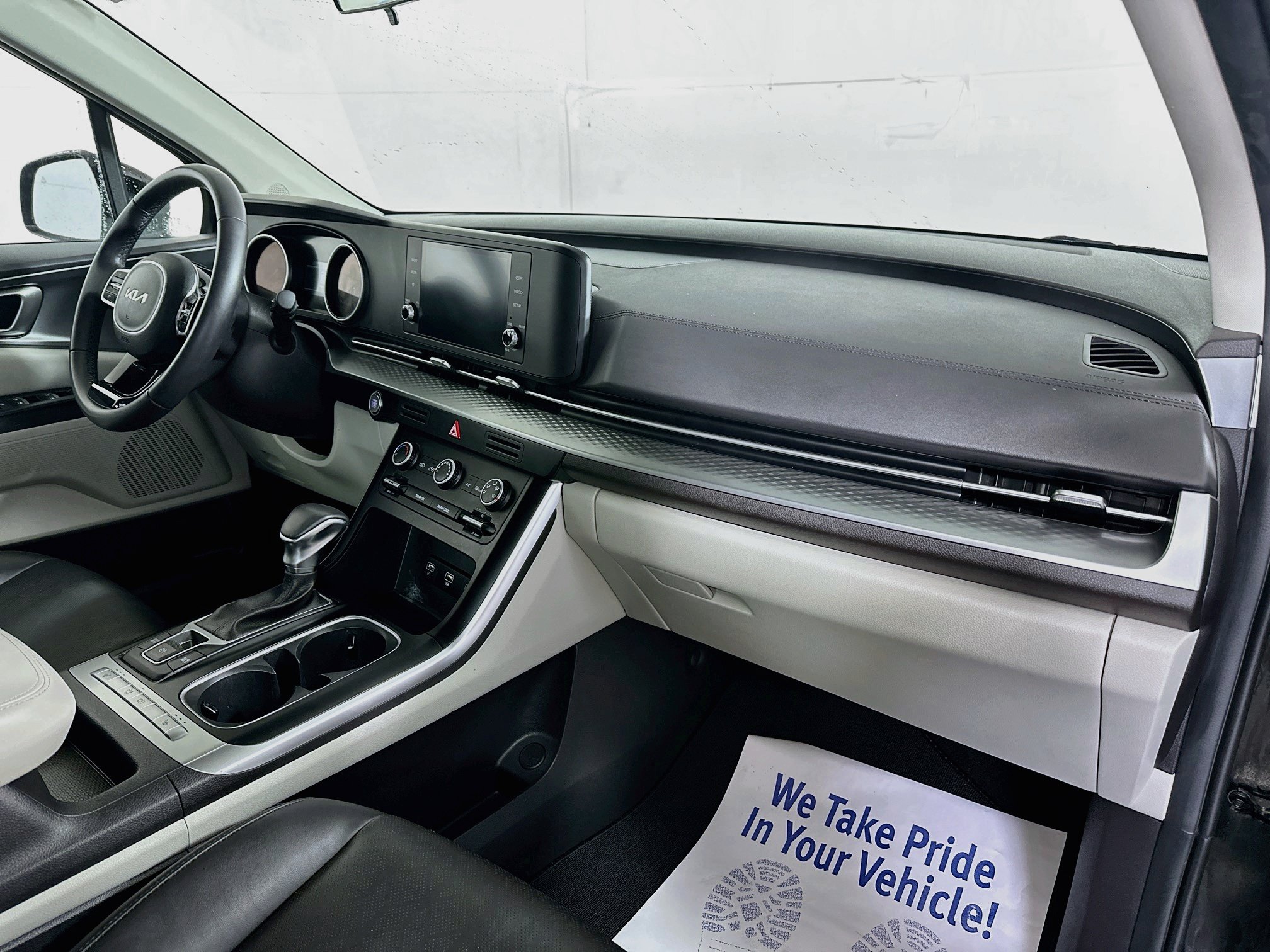 Certified 2024 Kia Carnival LX FWD image 29