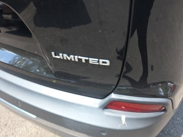 Used 2021 Jeep Cherokee Limited AWD/4WD image 25