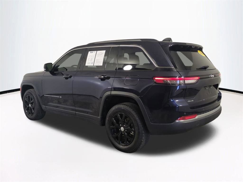 Used 2023 Jeep Grand Cherokee Limited w/ Luxury Tech Group II AWD/4WD image 7