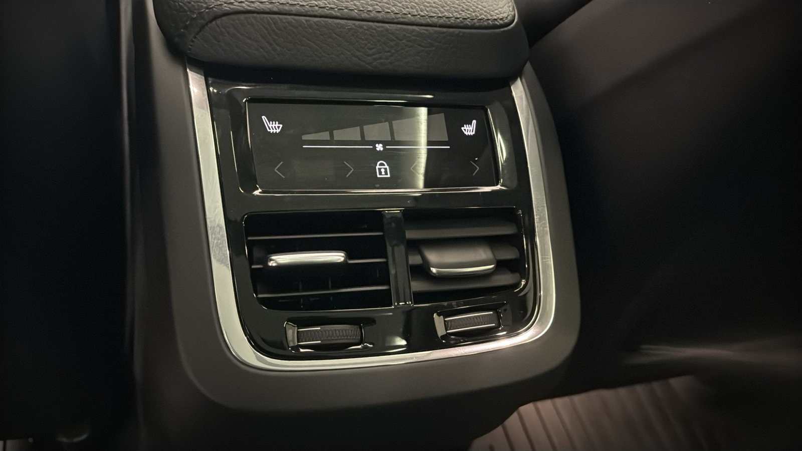 Used 2019 Volvo XC60 T5 Inscription w/ Protection Package Premier AWD/4WD image 28