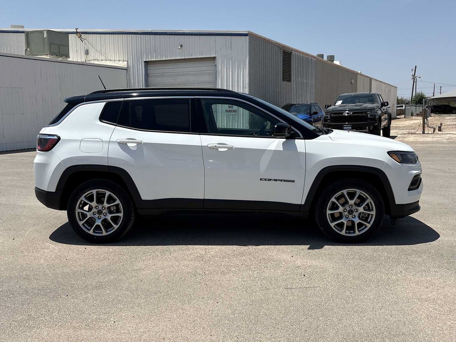 Used 2025 Jeep Compass Limited AWD/4WD image 9