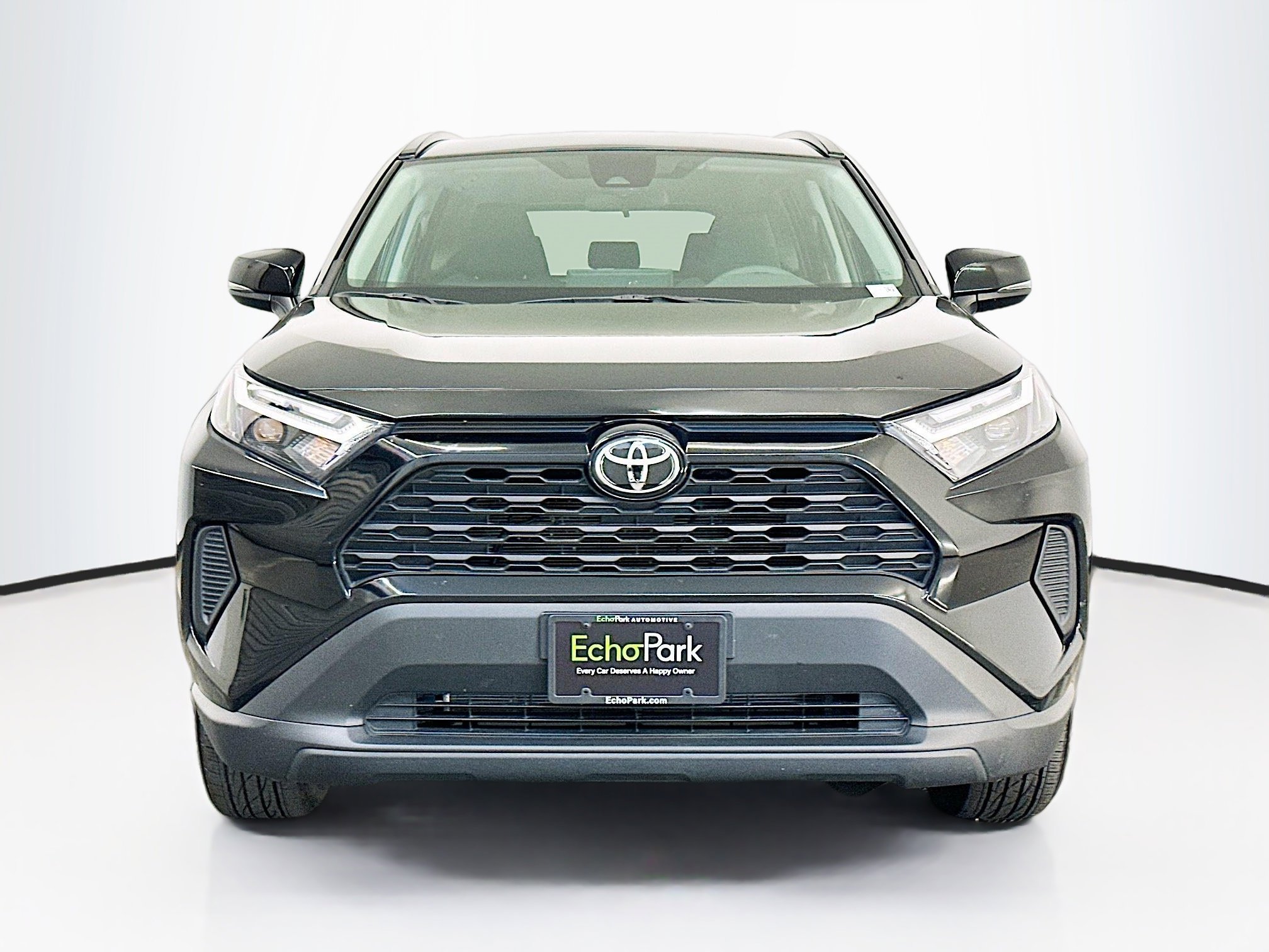 Used 2025 Toyota RAV4 XLE image 2