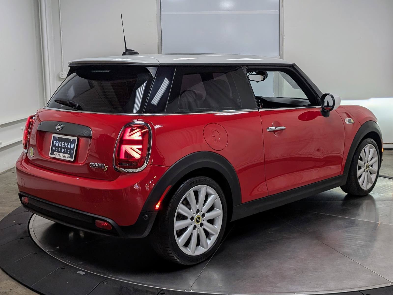 Used 2021 MINI Cooper SE w/ 8.8" Touchscreen Nav Package FWD image 9