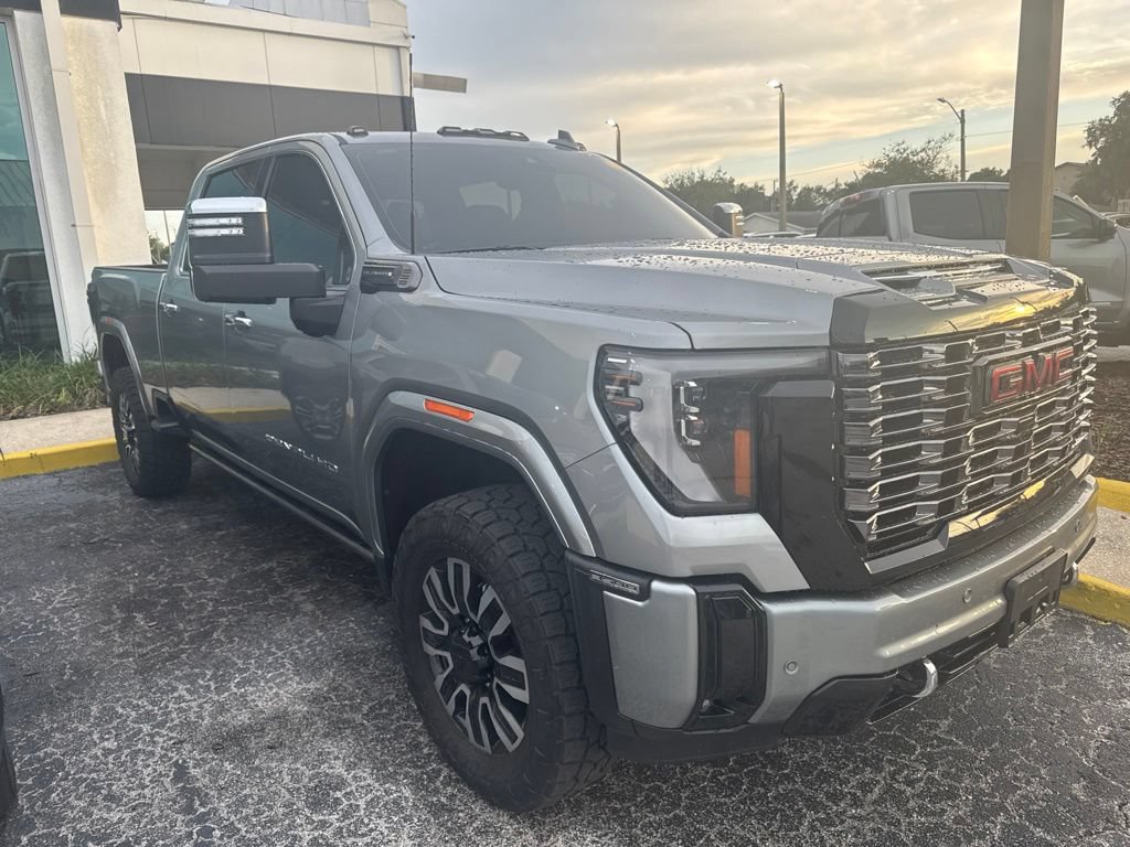 Used 2025 GMC Sierra 3500 Denali Ultimate AWD/4WD image 3