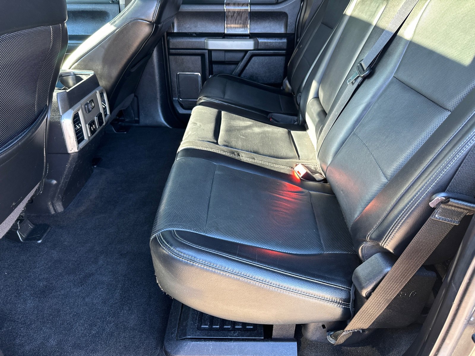 Used 2018 Ford F350 Lariat w/ Chrome Package image 20