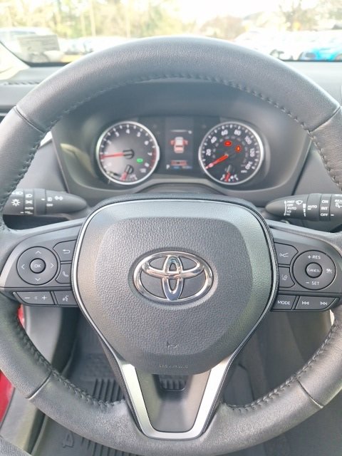 Used 2021 Toyota RAV4 XLE Premium image 11