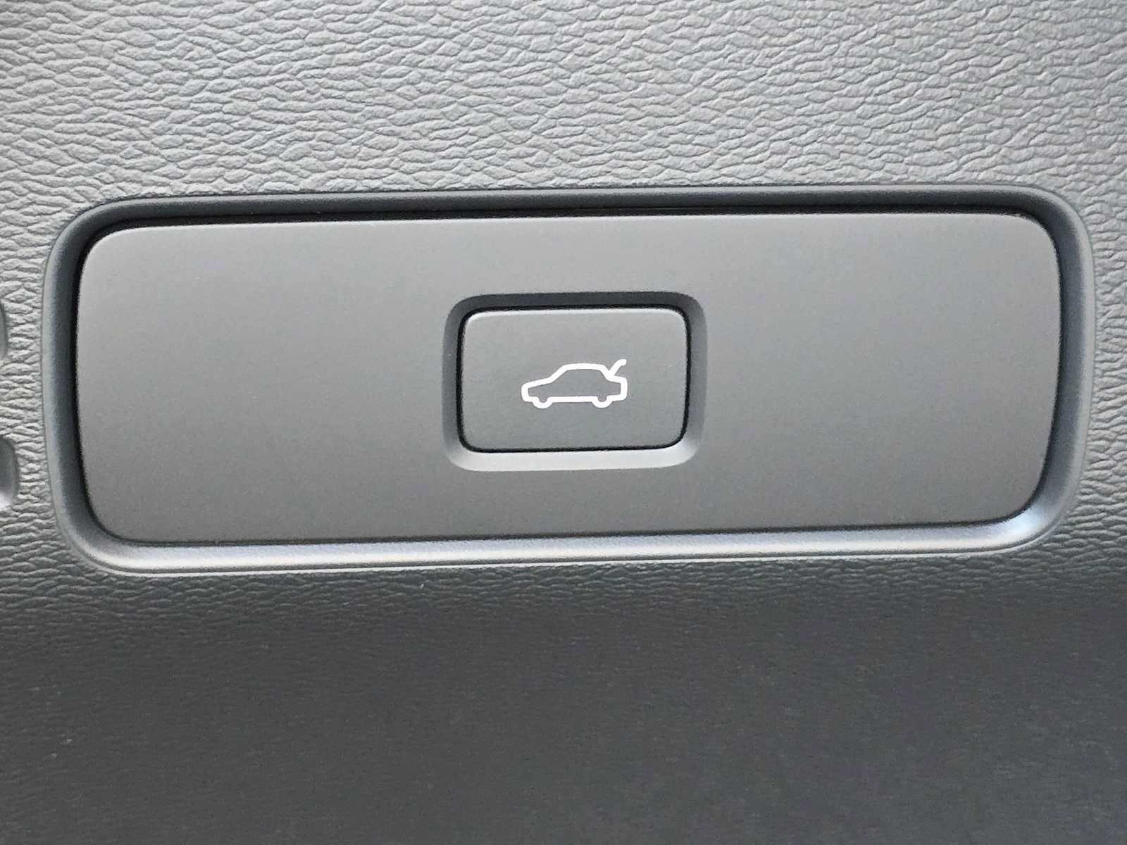 Certified 2023 Volvo C40 P8 Recharge Plus w/ Climate Package AWD/4WD image 31