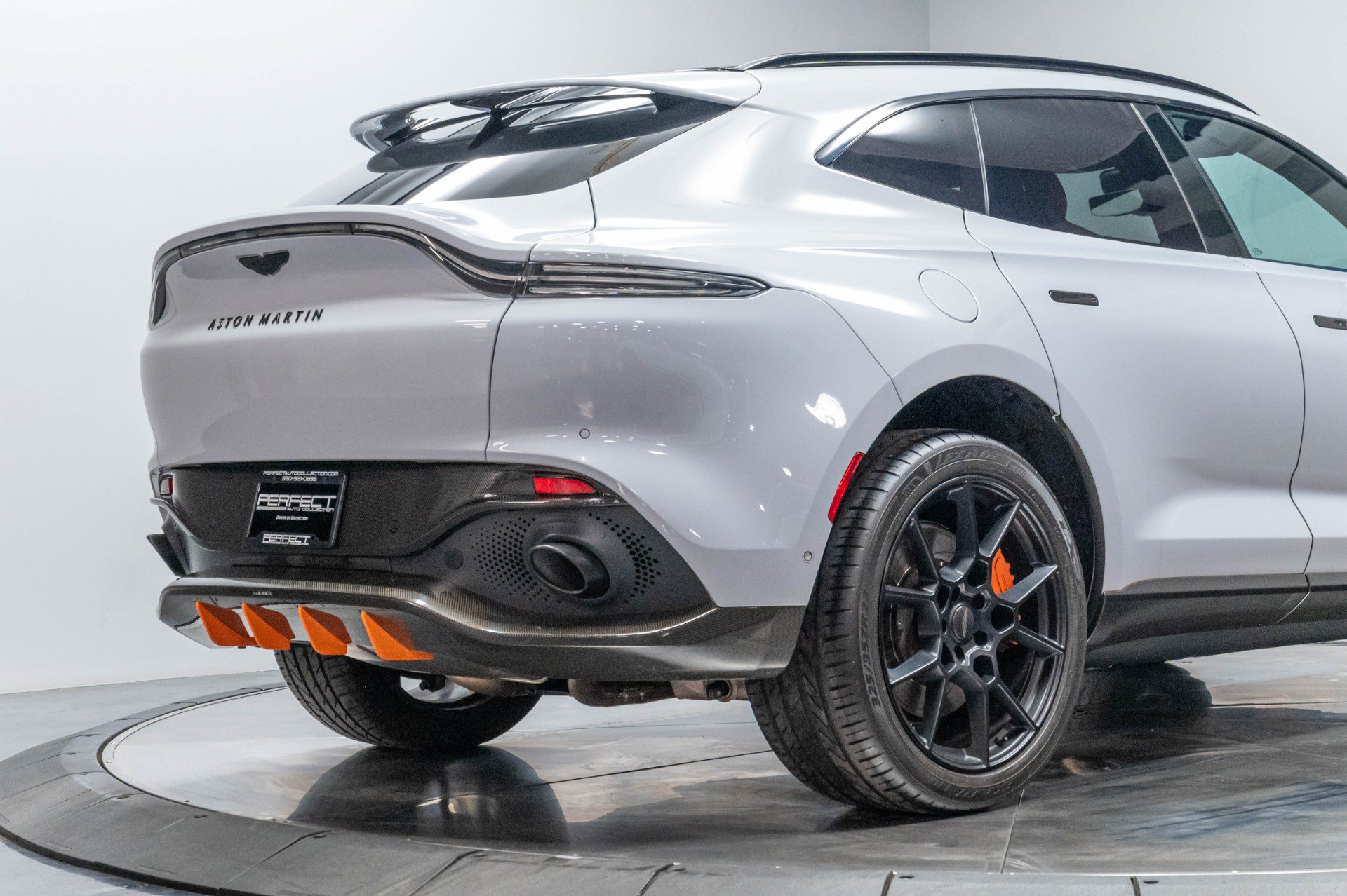 Used 2021 Aston Martin DBX AWD/4WD image 16
