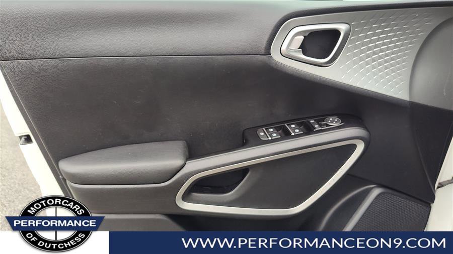 Used 2022 Kia Soul LX w/ Technology Package image 9