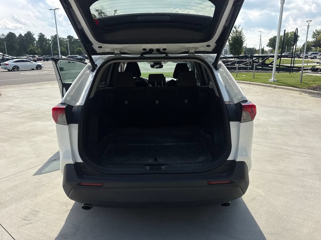 Used 2019 Toyota RAV4 XLE w/ Convenience Package FWD image 32