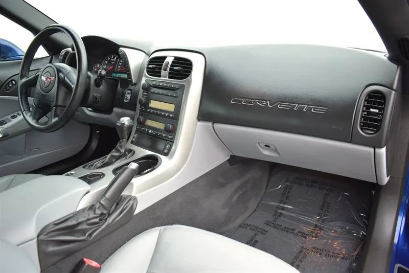 Used 2005 Chevrolet Corvette Coupe w/ Preferred Equipment Group RWD image 16