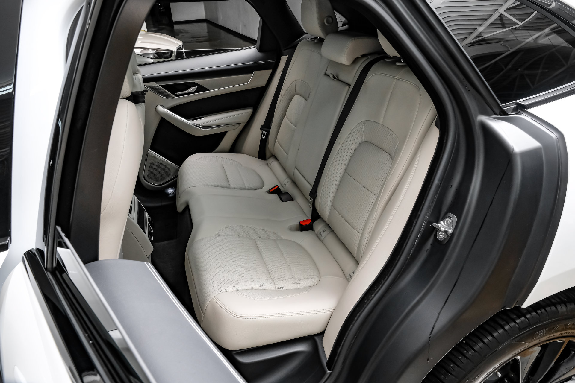 Used 2024 Jaguar F-PACE R-Dynamic S AWD/4WD image 42