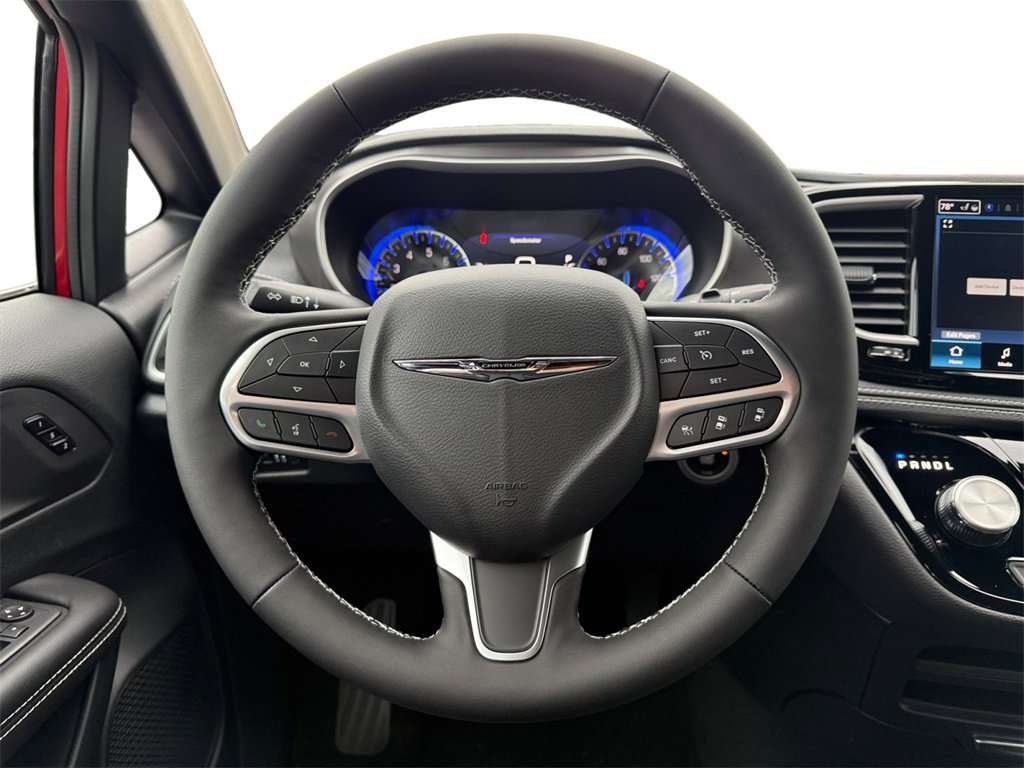 New 2026 Chrysler Pacifica Select image 12