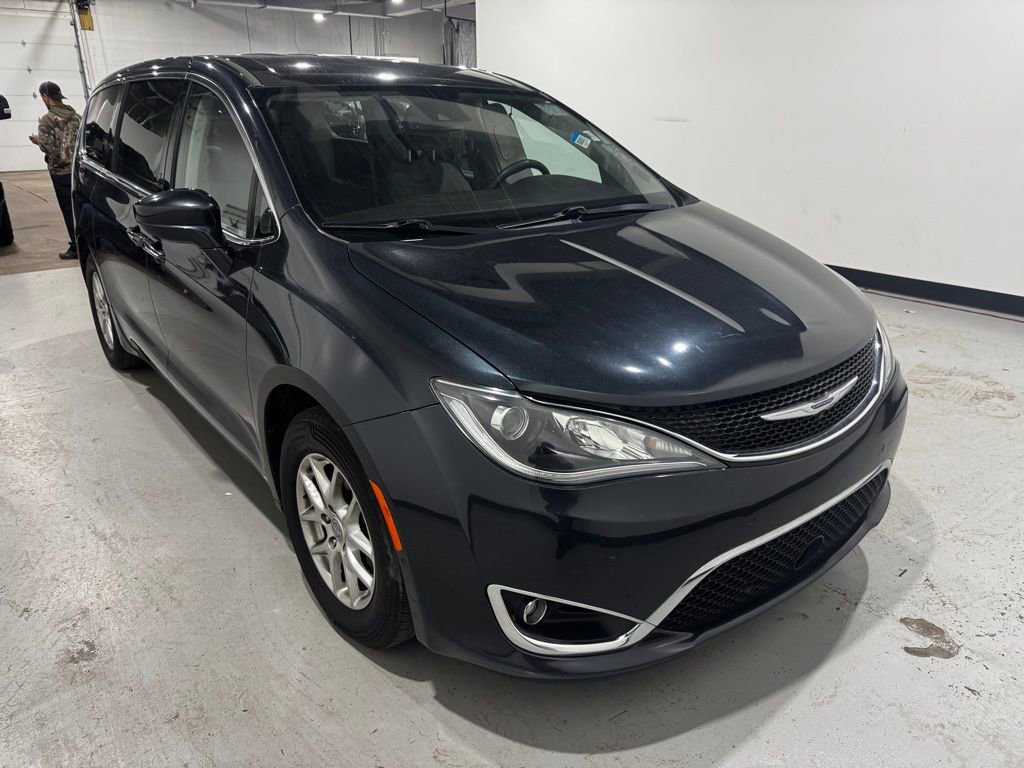 Used 2020 Chrysler Pacifica Touring w/ Advanced Safetytec Group image 4