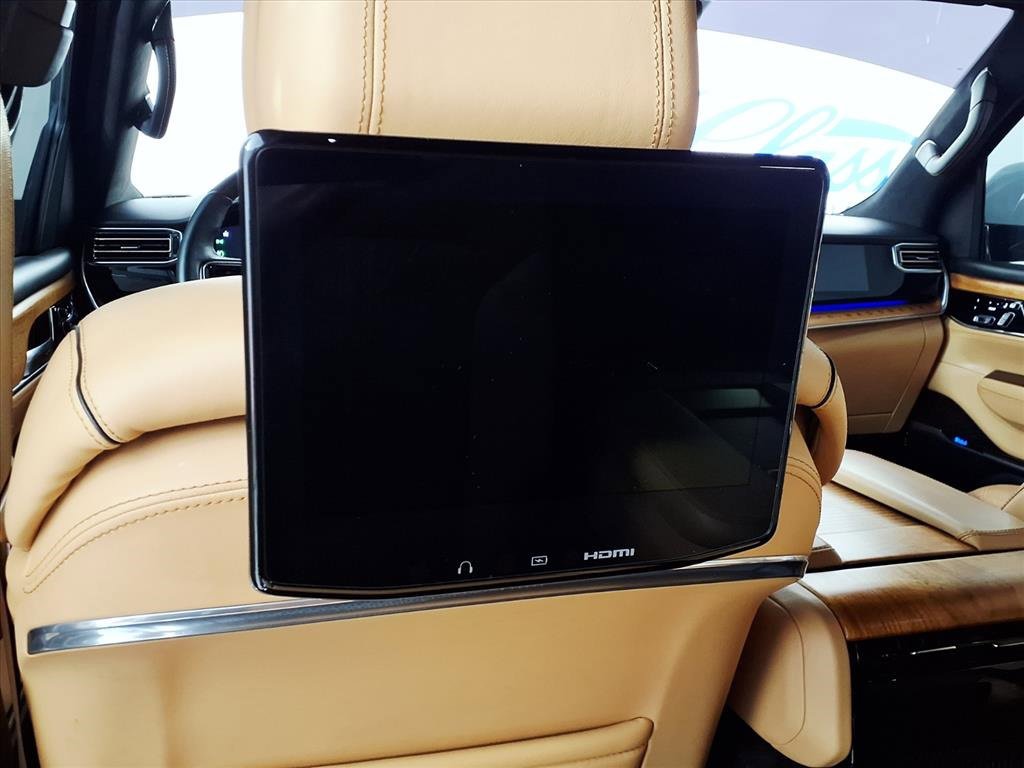 Used 2022 Jeep Grand Wagoneer Series III w/ Rear Seat Video Group 1 image 13