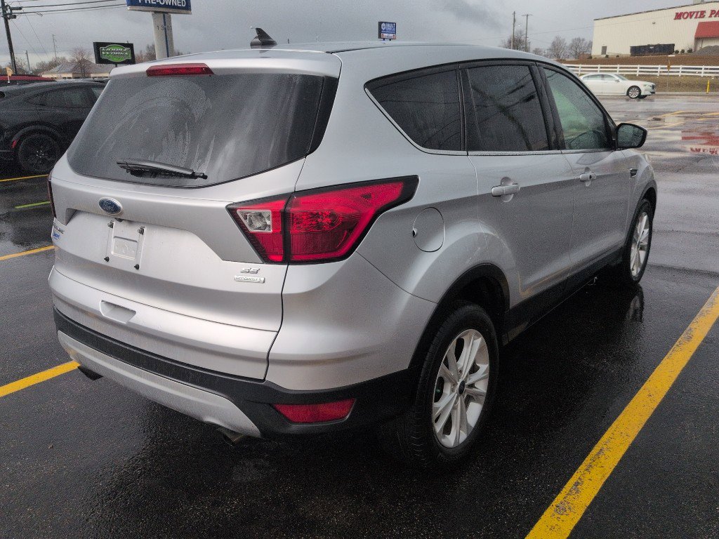 Used 2019 Ford Escape SE image 3
