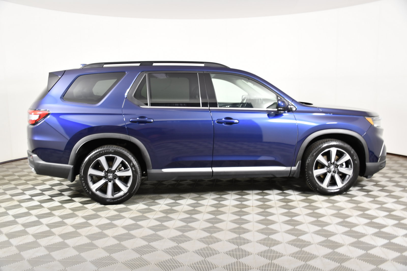 Used 2025 Honda Pilot Touring image 5