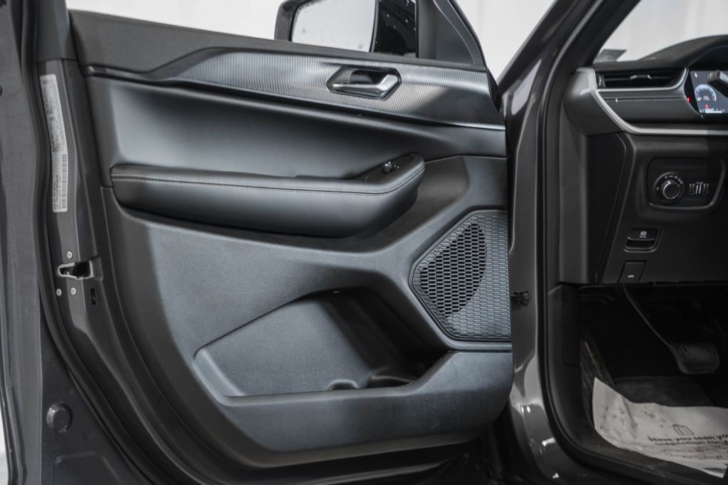 New 2025 Jeep Grand Cherokee Altitude image 36