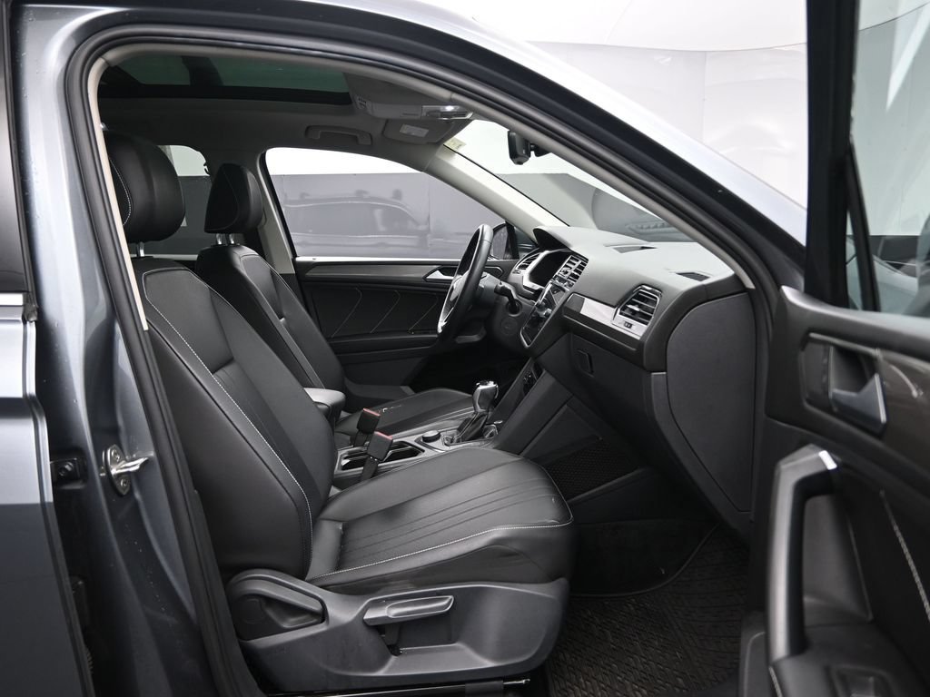 Used 2022 Volkswagen Tiguan SE AWD/4WD image 26