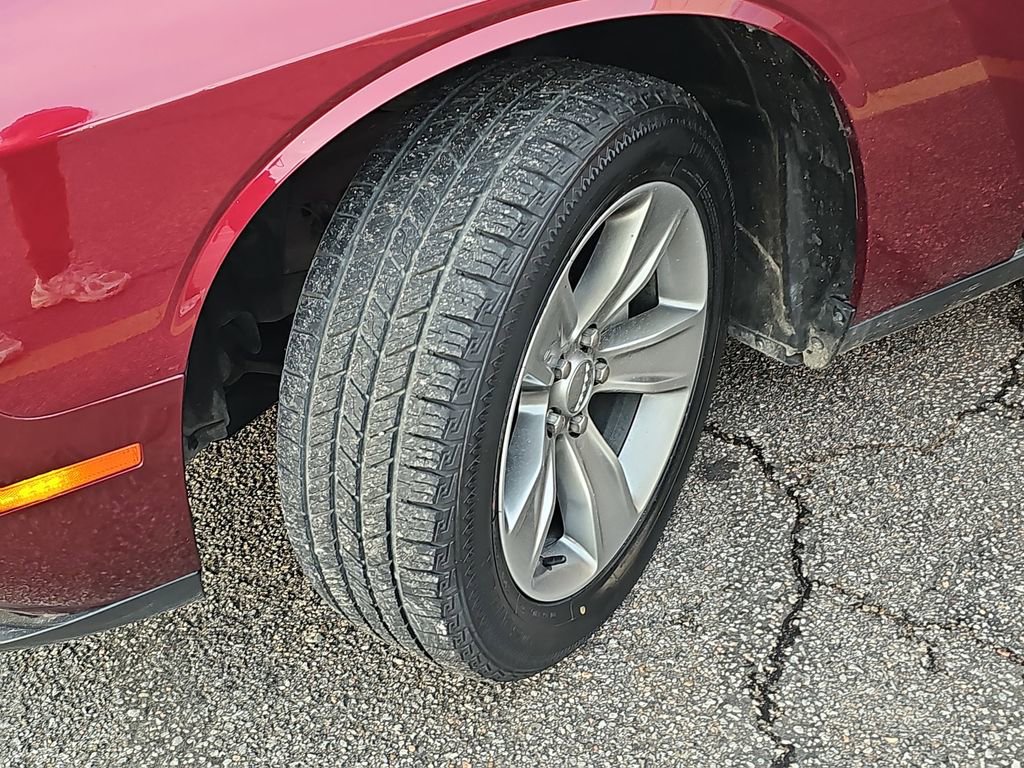 Used 2019 Dodge Challenger SXT image 32