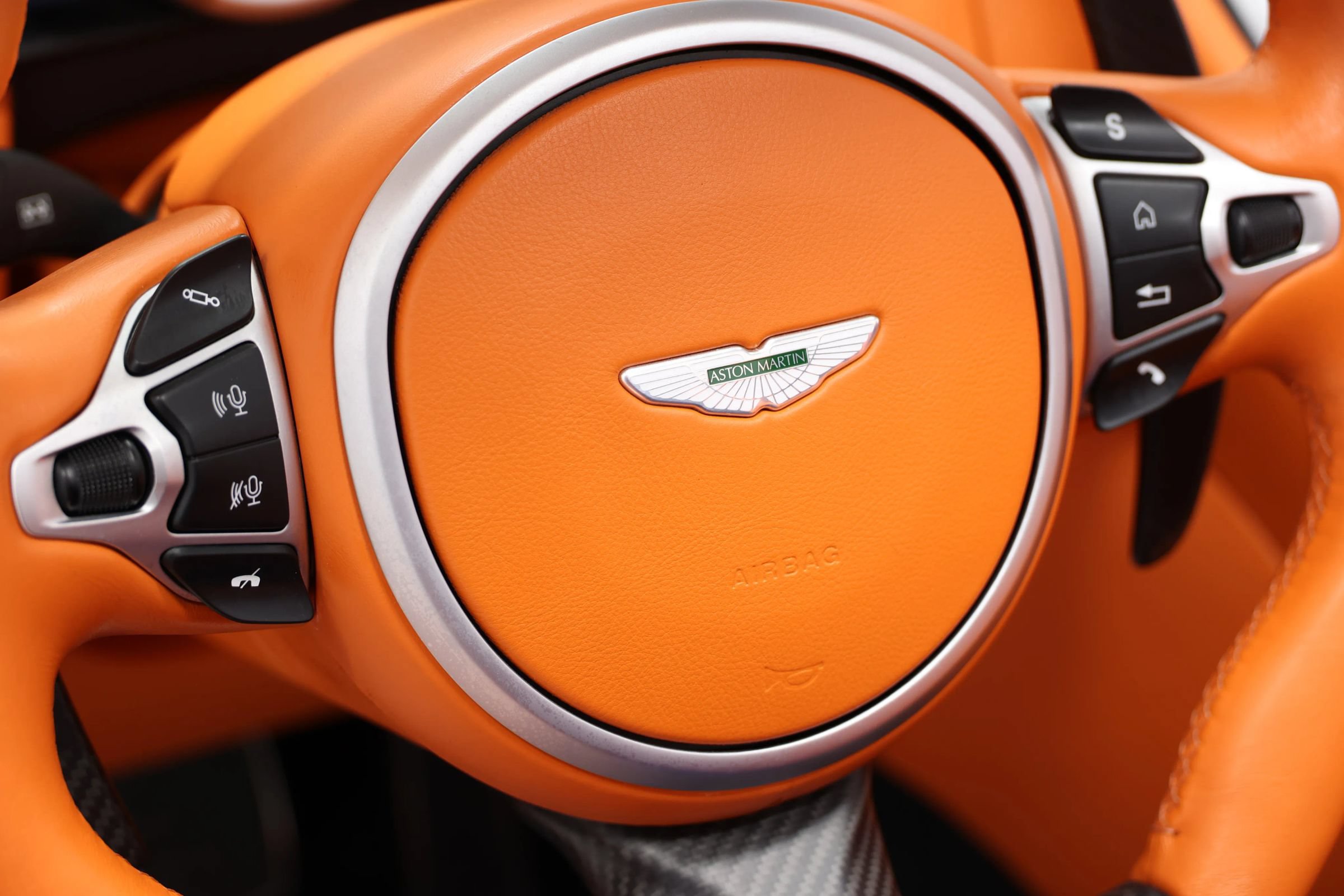 Used 2022 Aston Martin DBS Superleggera Volante RWD image 35