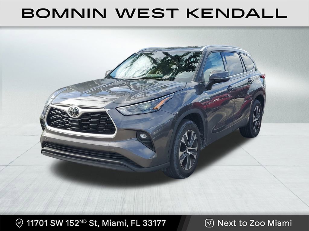 Used 2022 Toyota Highlander XLE image 3