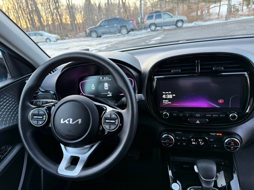 Used 2023 Kia Soul S image 46