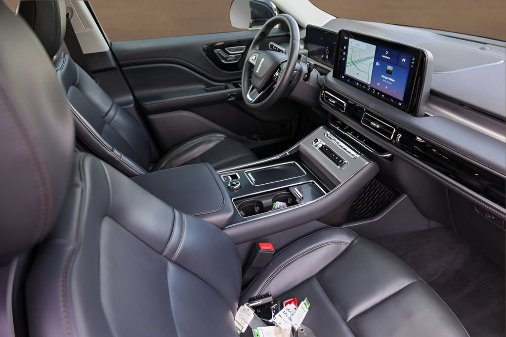 Used 2025 Lincoln Aviator 2WD image 29