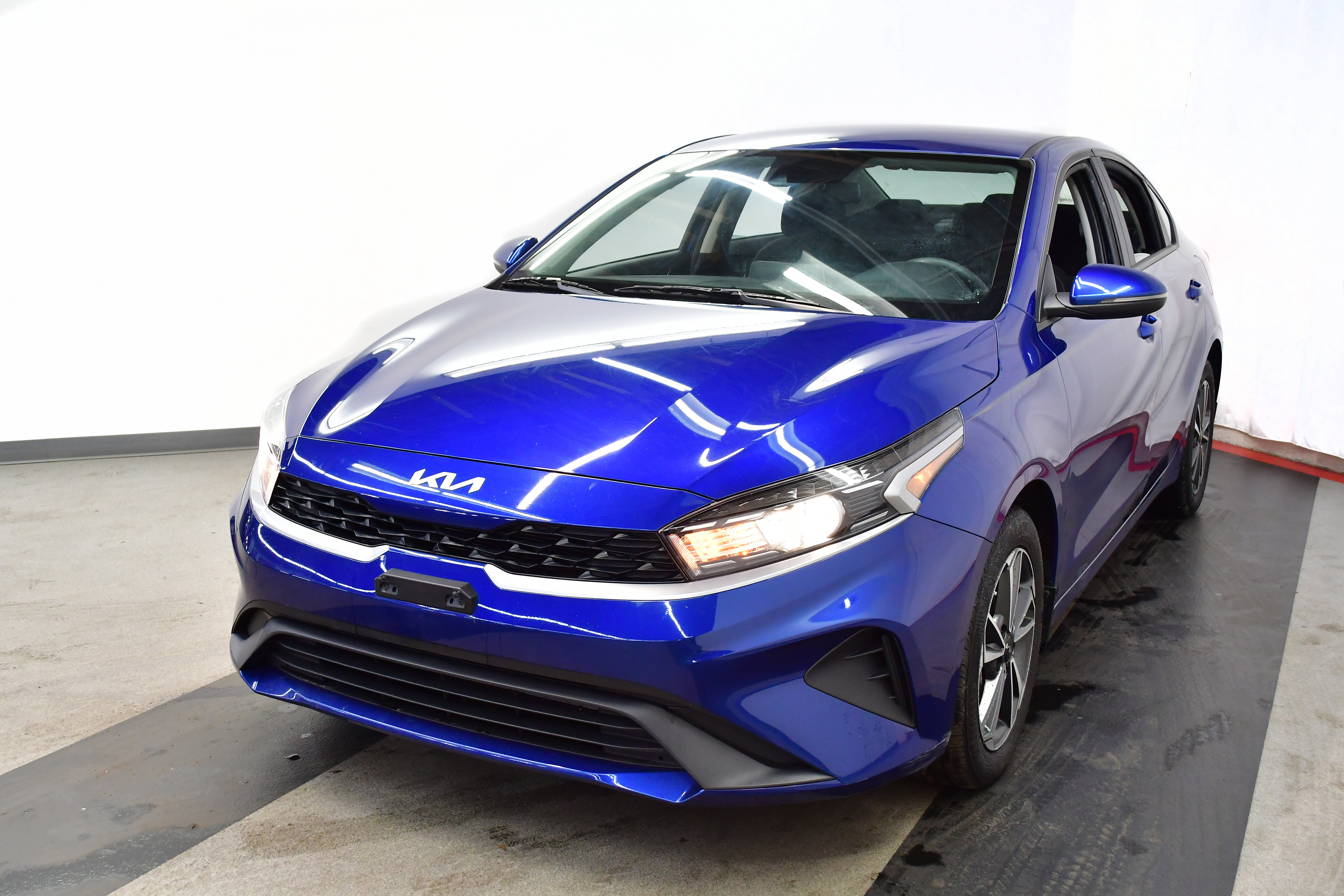 Used 2023 Kia Forte LXS w/ LXS Technology Package image 5