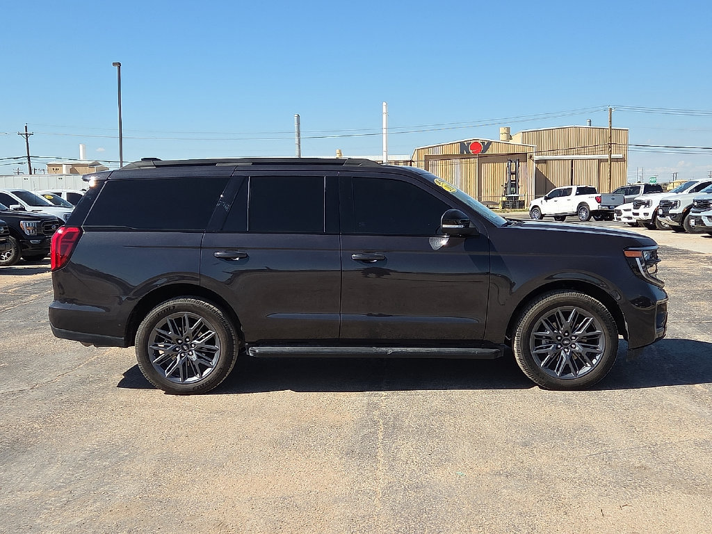 Used 2026 Ford Expedition Platinum w/ Stealth Appearance Package AWD/4WD image 6