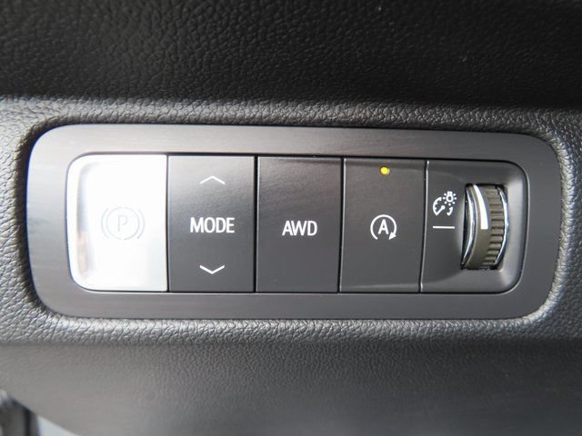 Used 2025 Chevrolet Traverse LT AWD/4WD image 29
