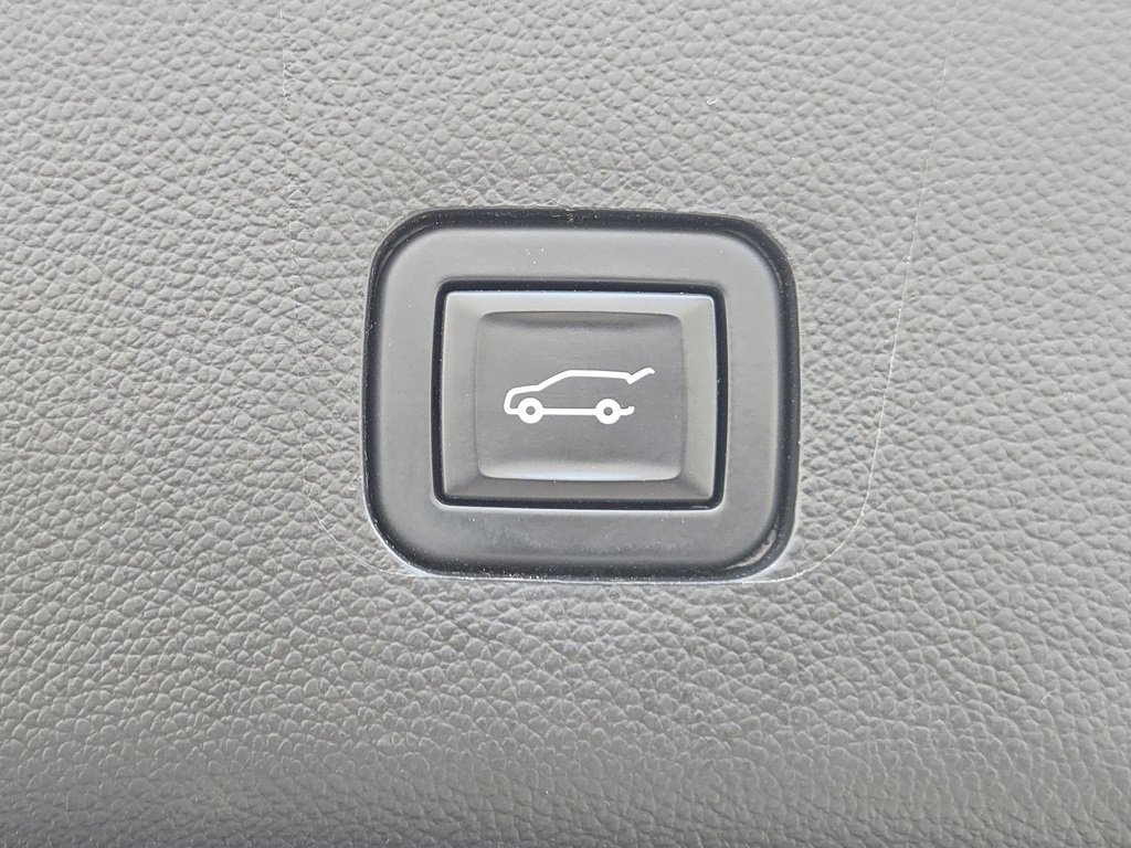 Used 2020 Chevrolet Traverse LT w/ LT Premium Package image 31