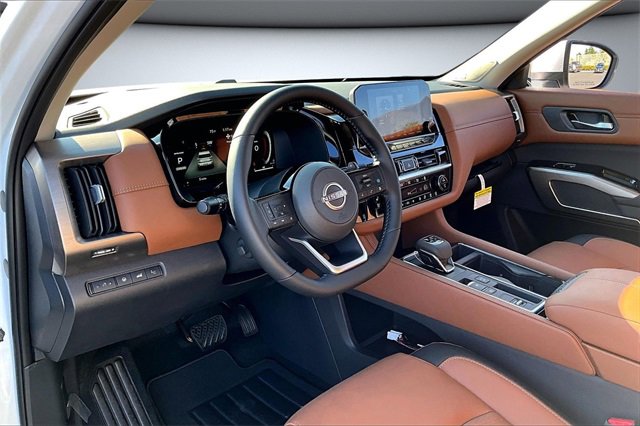 New 2025 Nissan Pathfinder Platinum image 7