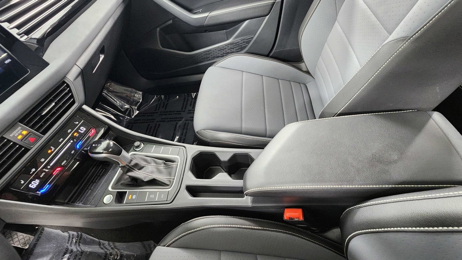 Used 2025 Volkswagen Jetta SE FWD image 27