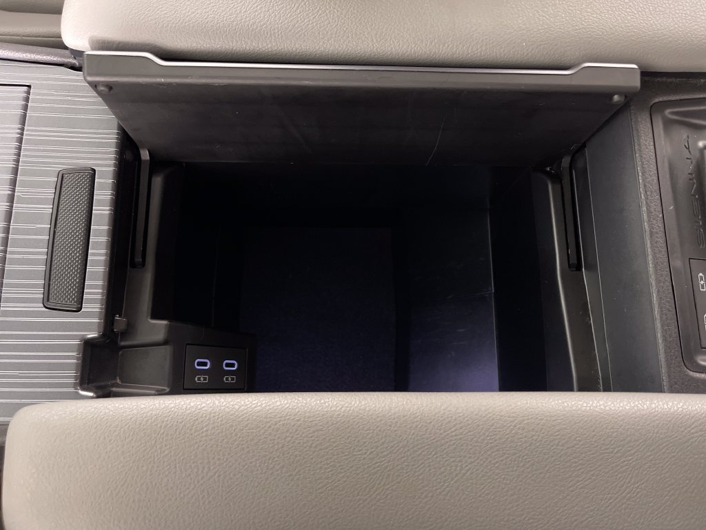 Certified 2025 Toyota Sienna XLE FWD image 23