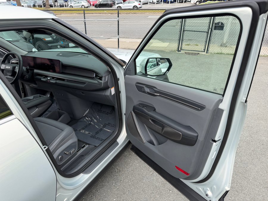 Used 2024 Kia EV9 Light Long Range RWD image 38