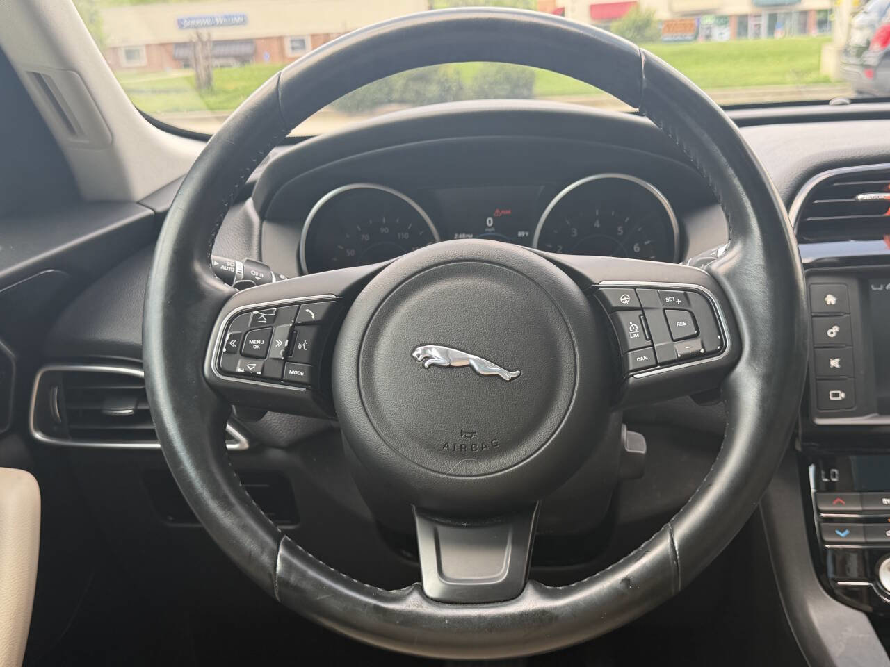 Used 2017 Jaguar F-PACE Premium AWD/4WD image 11