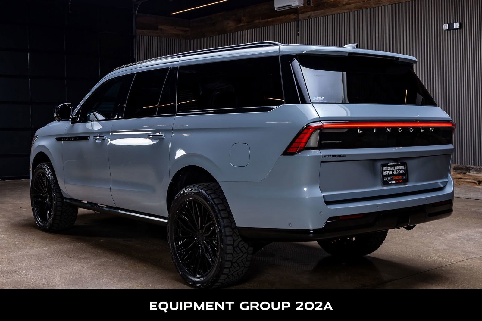 Used 2025 Lincoln Navigator L Reserve w/ Jet Appearance Package image 7