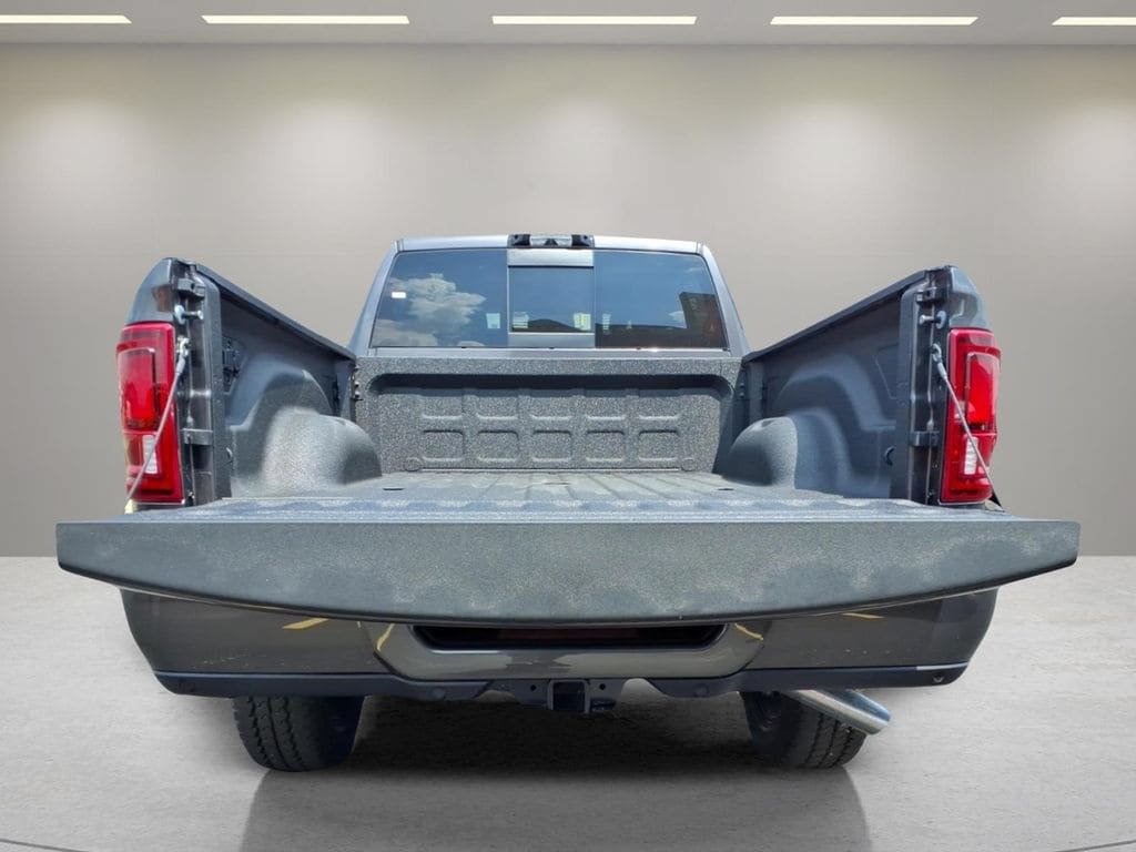 New 2026 RAM 2500 Big Horn AWD/4WD image 4
