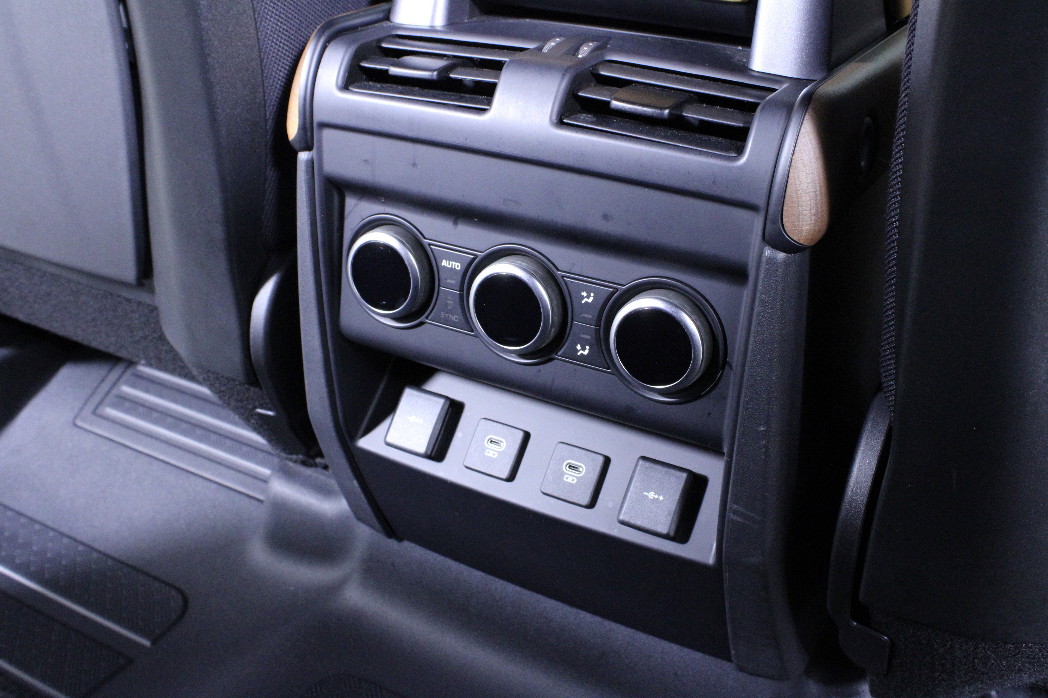 Used 2022 Land Rover Defender 110 X image 15