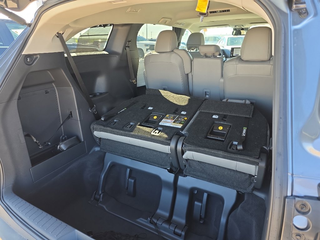 Used 2026 Toyota Sienna XLE image 18