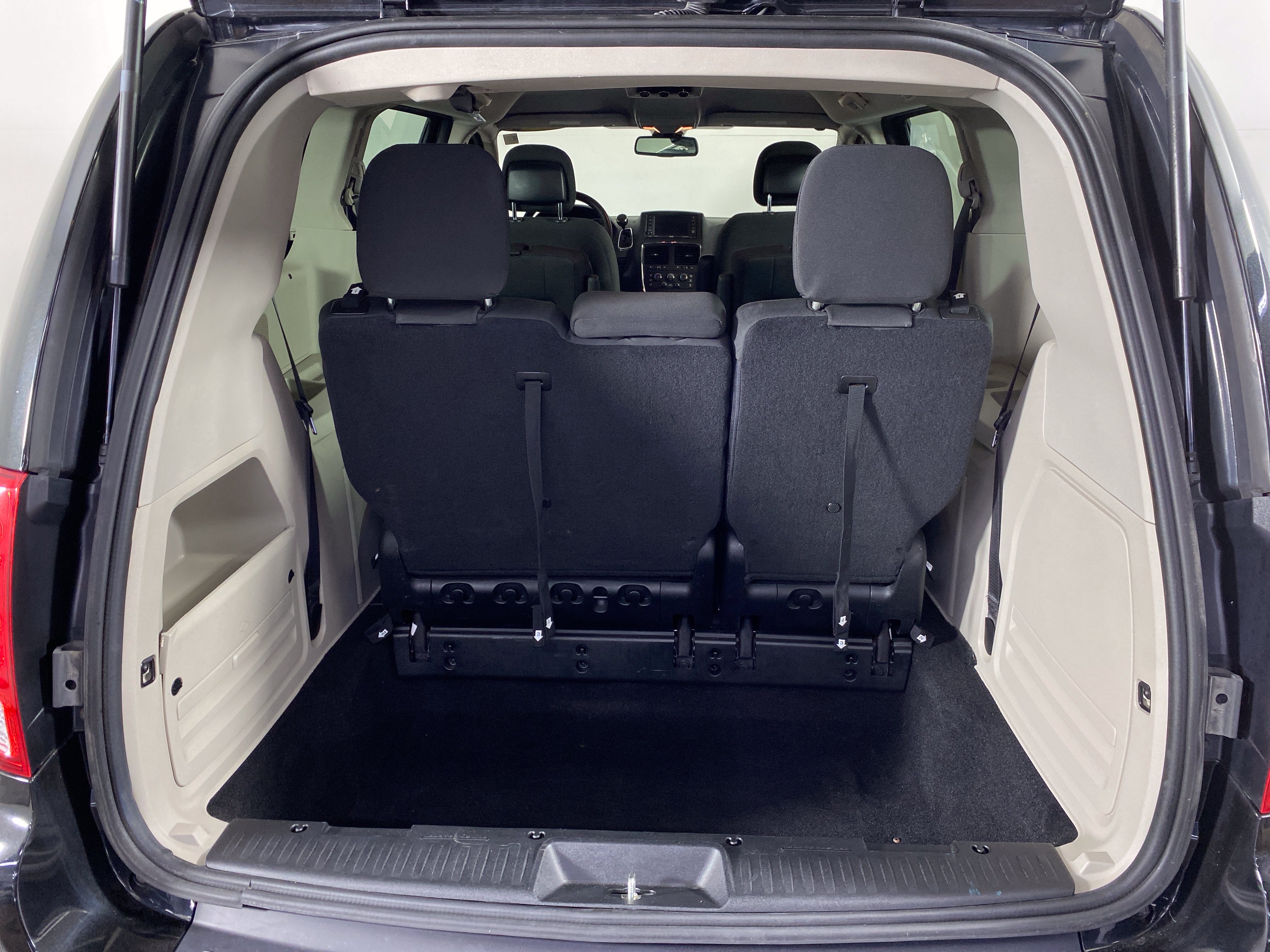 Used 2019 Dodge Grand Caravan SE w/ UConnect Hands-Free Group FWD image 32