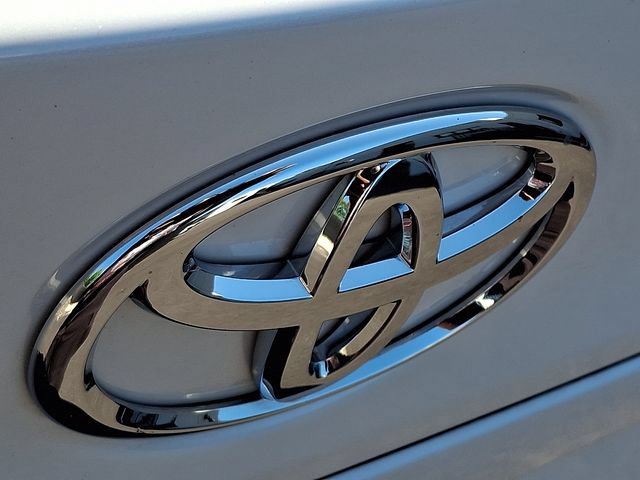 Used 2023 Toyota Corolla Cross L AWD/4WD image 28