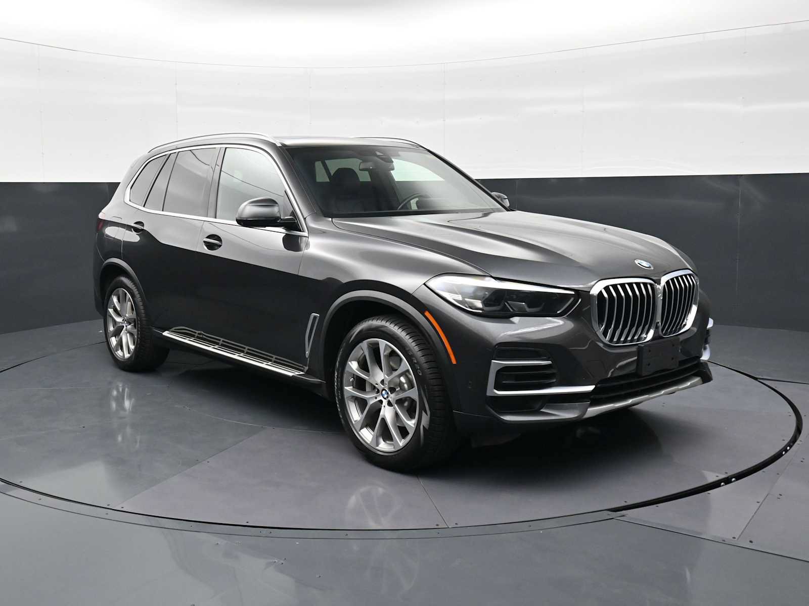 Used 2023 BMW X5 xDrive40i AWD/4WD image 3