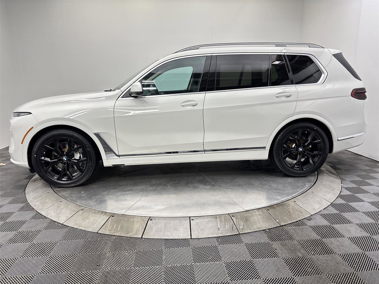 Used 2024 BMW X7 xDrive40i w/ Premium Package AWD/4WD image 16