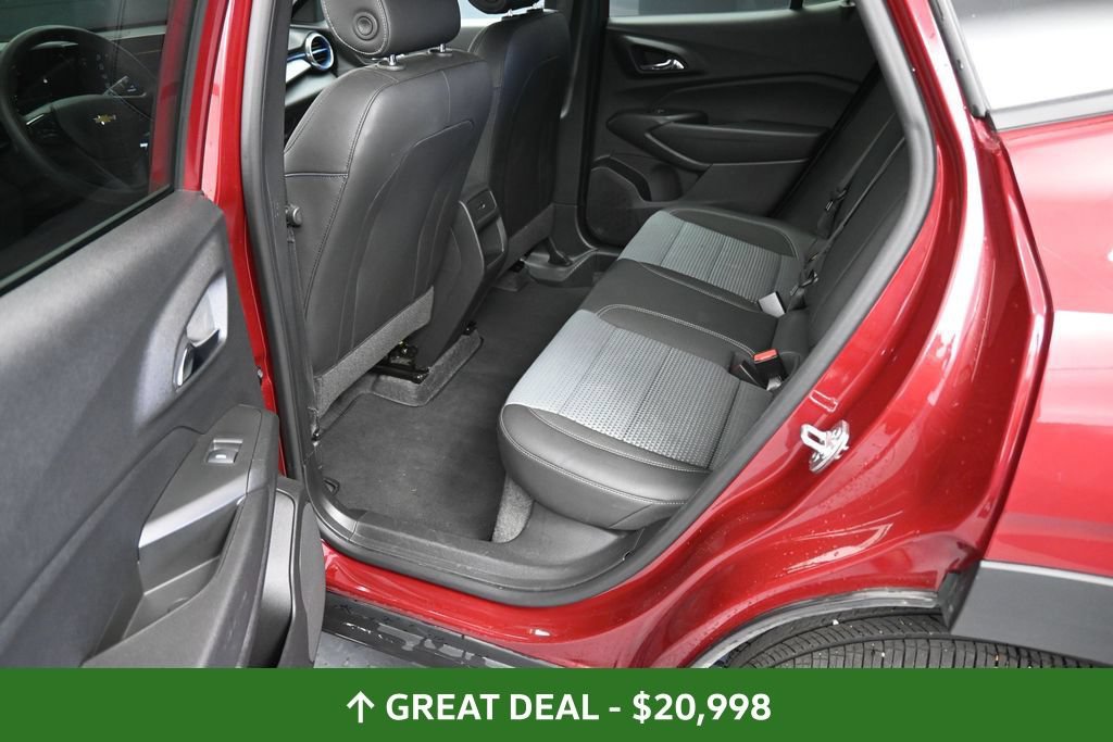 Used 2025 Chevrolet Trax LT FWD image 18
